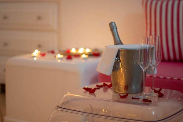Above Blue Suites Facilities | Honeymoon Packages in Santorini Honeymoon Packages